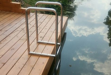 Лестница в пруд или бассейн